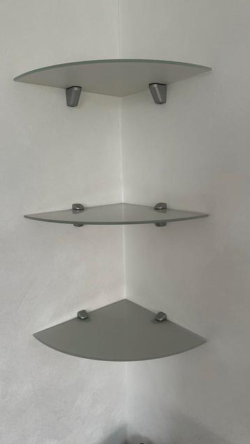 Hoekplank met 3 glazen planken- Duraline beschikbaar voor biedingen