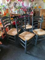 Vier eetkamerstoelen met rieten zitting, Huis en Inrichting, Stoelen, Ophalen, Riet of Rotan, Gebruikt, Blauw