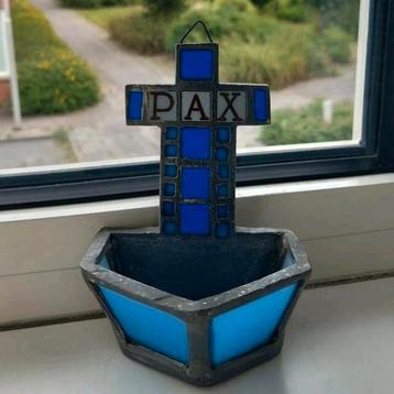 Oud Wijwaterbakje PAX. (Vrede). beschikbaar voor biedingen