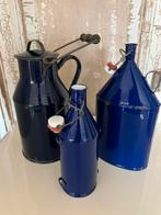 Set van 3, donkerblauw emaille melkbus en veldflessen, Antiek en Kunst, Ophalen