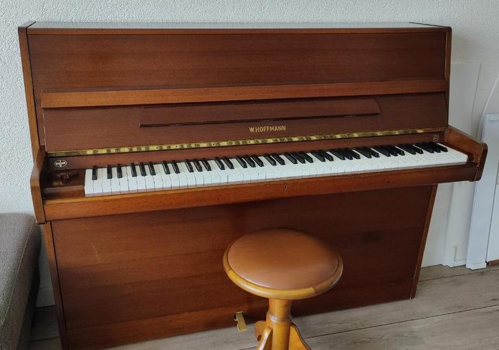 W. Hoffmann piano 114, Muziek en Instrumenten, Piano's, Gebruikt, Piano, Bruin, Ophalen