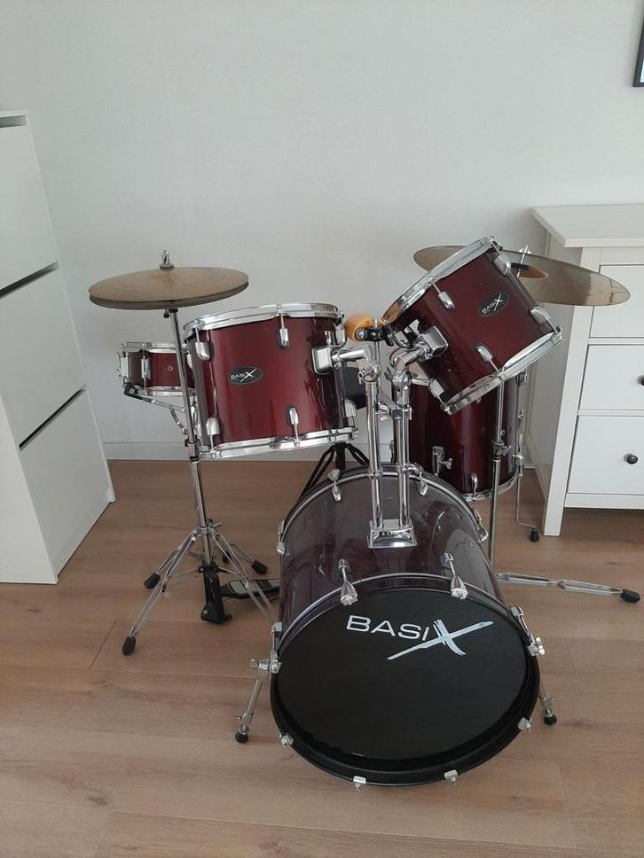 Zoek je nog leuk kerstcadeau?  Compleet mooi Basix Drumstel, Muziek en Instrumenten, Drumstellen en Slagwerk, Gebruikt, Overige merken