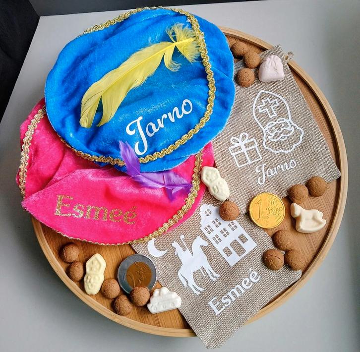 Gepersonaliseerde pietenmuts en strooigoed zakjes, Diversen, Sinterklaas, Nieuw, Ophalen of Verzenden