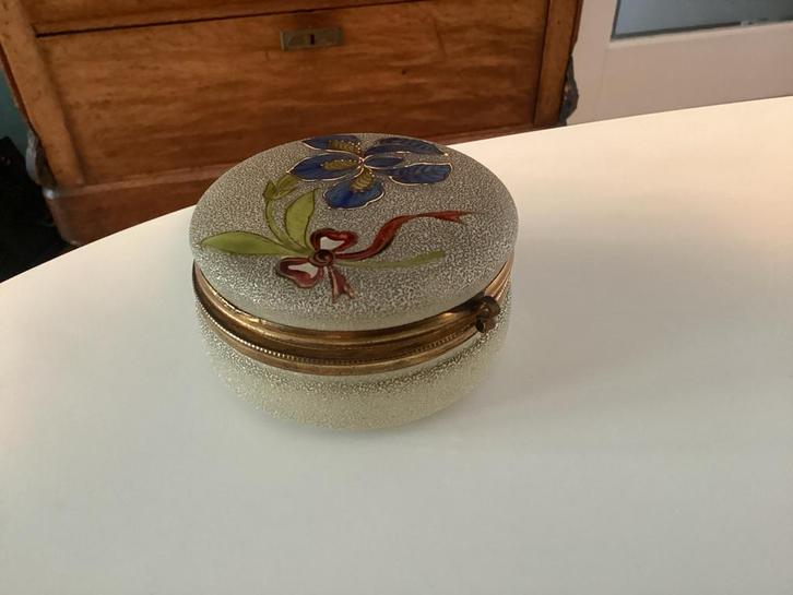 Vintage glazen sierraden doosje met Iris, Antiek en Kunst, Antiek | Emaille, Ophalen of Verzenden