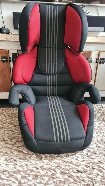 Autostoel, bevestigd met autogordel beschikbaar voor biedingen