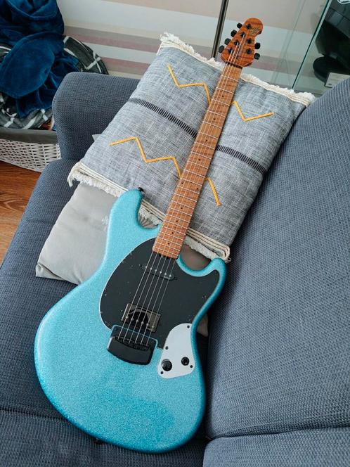 Ernie Ball Music Man Stingray Ryan Fluff Bruce signature, Muziek en Instrumenten, Snaarinstrumenten | Gitaren | Elektrisch, Zo goed als nieuw