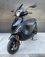 PIAGGIO ZIP 4T 2V BROM 2017 FULL OPTION GLANS ZWART, Ophalen, Maximaal 45 km/u, Zip, Zo goed als nieuw