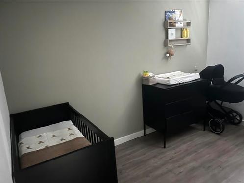 Ledikant en commode, Kinderen en Baby's, Kinderkamer | Complete kinderkamers, Zo goed als nieuw, Jongetje of Meisje, Ophalen of Verzenden
