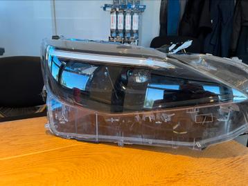 Koplamp Toyota yaris cross beschikbaar voor biedingen