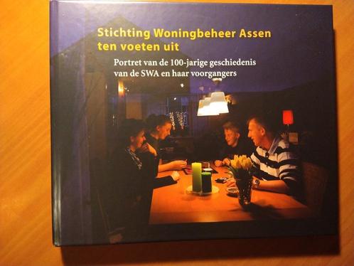 Stichting Woningbeheer Assen ten voeten uit, Boeken, Geschiedenis | Stad en Regio, Zo goed als nieuw, 20e eeuw of later, Ophalen of Verzenden