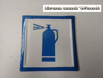 Emaille vintage oud bord met brandblusser 24 x 24 blauw/wit beschikbaar voor biedingen