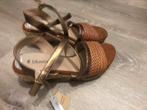 Nieuwe sandalen bruin goud maat 38 sleehak, Kleding | Dames, Schoenen, Nieuw, Ophalen of Verzenden, Bruin