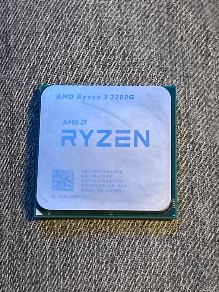 AMD Ryzen 3 2200G CPU met Koeler, Computers en Software, Processors, Gebruikt, 4-core, 3 tot 4 Ghz, Ophalen