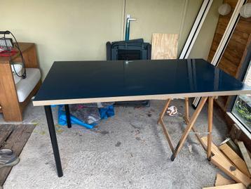 Donkerblauwe Ikea Bureautafel + Ladekastje beschikbaar voor biedingen