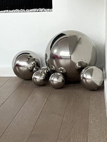 6 Spiegelballen, buiten/tuin en binnen 9-28cm diam zilver beschikbaar voor biedingen
