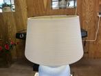 Witte tafellamp met beige lampenkap, Huis en Inrichting, Ophalen, Gebruikt, 25 tot 50 cm, Wit