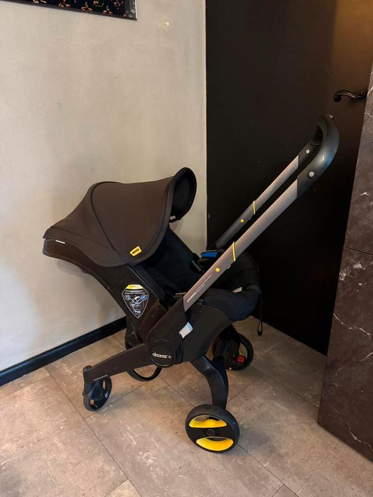 Zeer nette doona+ met isofix, Kinderen en Baby's, Buggy's, Zo goed als nieuw, Zonnekap, Ophalen
