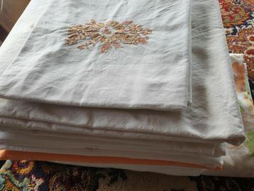 Vintage 1 persoons lakens met borduursel,  en kussenslopen. beschikbaar voor biedingen