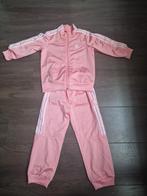 Adidas trainingspak zalm 104, Adidas, Meisje, Nieuw, Ophalen of Verzenden