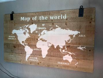 Houten wandbord “Map of the world” ZGAN beschikbaar voor biedingen
