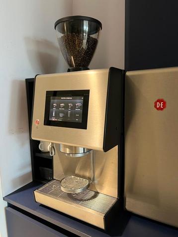 Douwe egberts Coffee barista One met verse melkkoelkast  beschikbaar voor biedingen