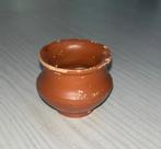 Lief klein zeer oud potje. Uit archeologische opgraving, Ophalen of Verzenden