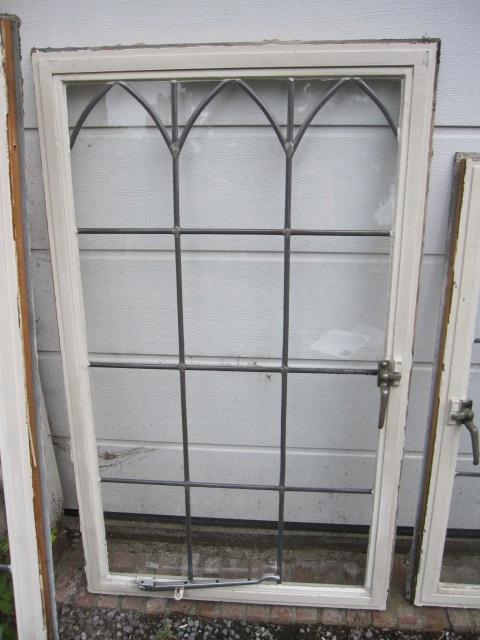 104h x 78br Stalen raam, naar buiten te openen glas in lood, Antiek en Kunst, Curiosa en Brocante, Ophalen