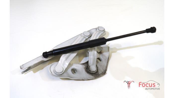 Motorkap Scharnier van een Audi A1, Auto-onderdelen, Overige Auto-onderdelen, Audi, Gebruikt, 6 maanden garantie, 12 maanden garantie