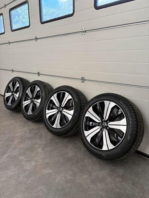 Volvo XC40 19 inch winterset | nieuwstaat! | Pirelli 7+ mm!, Auto-onderdelen, Banden en Velgen, Banden en Velgen, Winterbanden