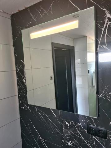 Badkamerspiegel met verlichting - 75x80cm beschikbaar voor biedingen