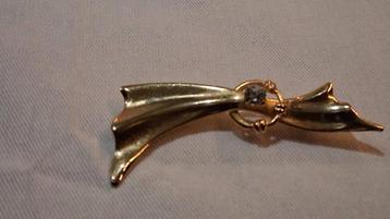 Vintage Goudkleurige Broche met Strass steentjes  beschikbaar voor biedingen