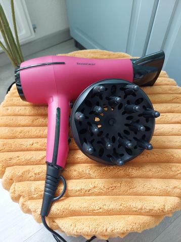 Knalroze Haardroger met Brush  beschikbaar voor biedingen