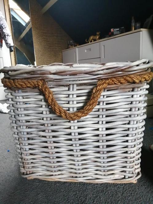 Grote XXL rieten mand met touw houtmand opbergen riet hout, Huis en Inrichting, Woonaccessoires | Schalen en Manden, Zo goed als nieuw