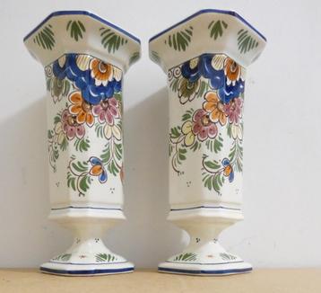 2x Delfts polychroom vaasjes [1422] beschikbaar voor biedingen