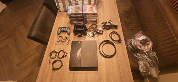 Playstation 4 met 3 joysticks en 26 spellen en exstra,s  beschikbaar voor biedingen