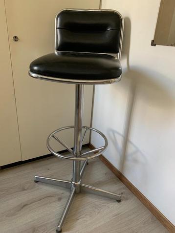 Retro barkruk beschikbaar voor biedingen