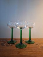 Vintage glazen met groene voet, Verzamelen, Glas en Borrelglaasjes, Ophalen of Verzenden, Zo goed als nieuw