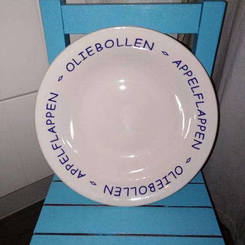 Oliebollen en Appelflappen schaal creme met blauwe letters, Huis en Inrichting, Keuken | Servies, Gebruikt, Schaal of Schalen