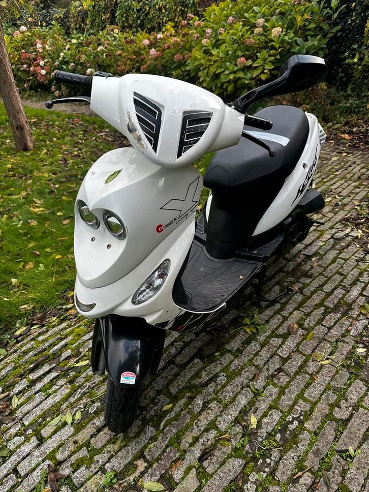 4takt scooter geel kenteken, Fietsen en Brommers, Snorfietsen en Snorscooters, Gebruikt, Overige merken, Benzine, Ophalen