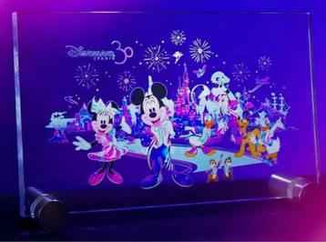 Glas display/plaquette van Arribas 30 jaar Disneyland Parijs beschikbaar voor biedingen