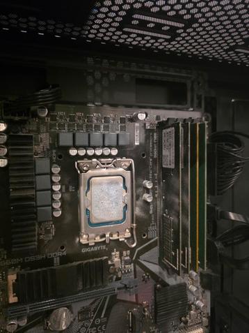 Intel i5-12400F CPU + Stock Cooler beschikbaar voor biedingen