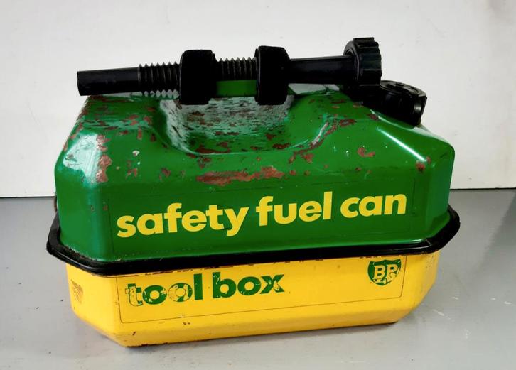 Vintage BP Jerrycan met Gereedschapskist, Auto diversen, Autogereedschap, Gebruikt, Ophalen of Verzenden