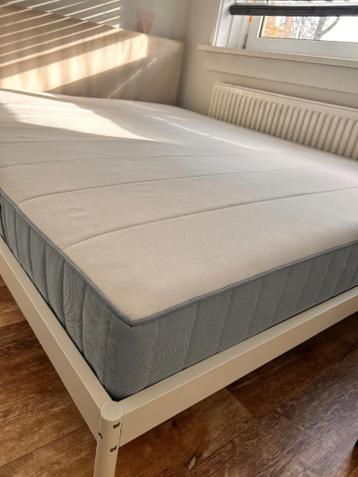 Bed & bedframe (ikea) - afbeelding 1