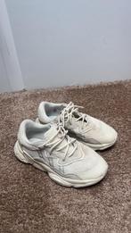 Adidas Ozweego beige, Adidas, Beige, Ophalen of Verzenden, Sneakers of Gympen