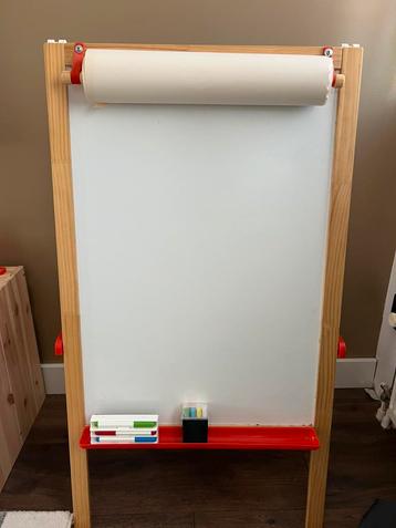 Ikea tekenbord incl stiften, krijt en rol papier beschikbaar voor biedingen