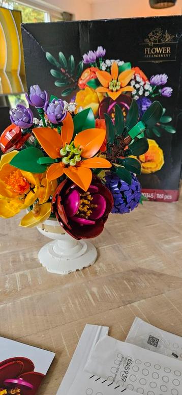 LEGO Botanicals Bloemen Arrangement 10345 beschikbaar voor biedingen