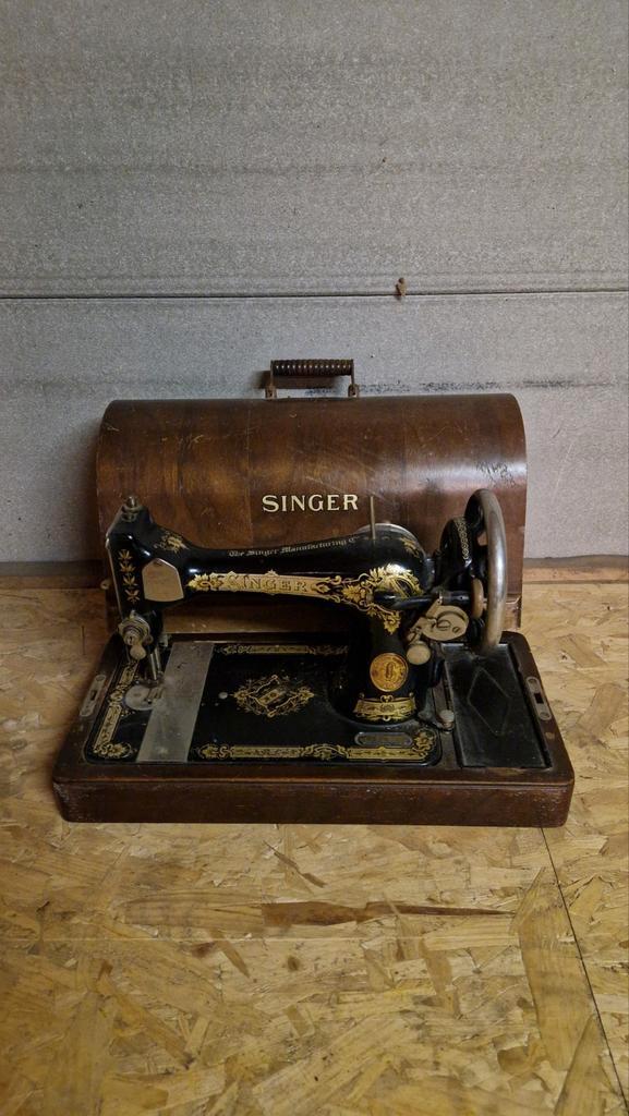 Antieke SINGER Naaimachine met Koffer, Antiek en Kunst, Antiek | Naaimachines, Ophalen