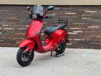 Vespa Sprint E4 45KM Candy red Custom. 6 maanden GARANTIE, Fietsen en Brommers, Scooters | Vespa, Ophalen, Overige modellen, Zo goed als nieuw