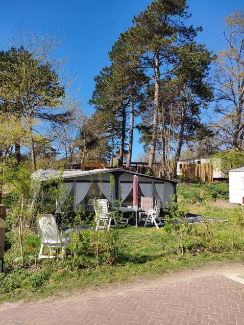 Te koop op Camping Bakkum Toercaravan Hobby met plek, Vakantie, Campings, Aan zee, In bos, Kinderbed