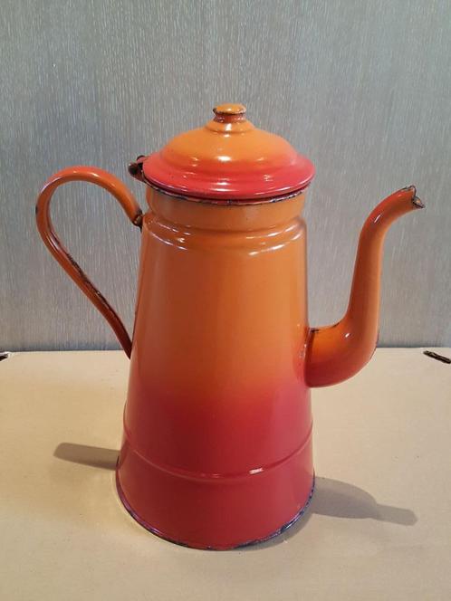 Grote oude Franse koffiepot in oranje-rood email (vintage), Antiek en Kunst, Curiosa en Brocante, Verzenden